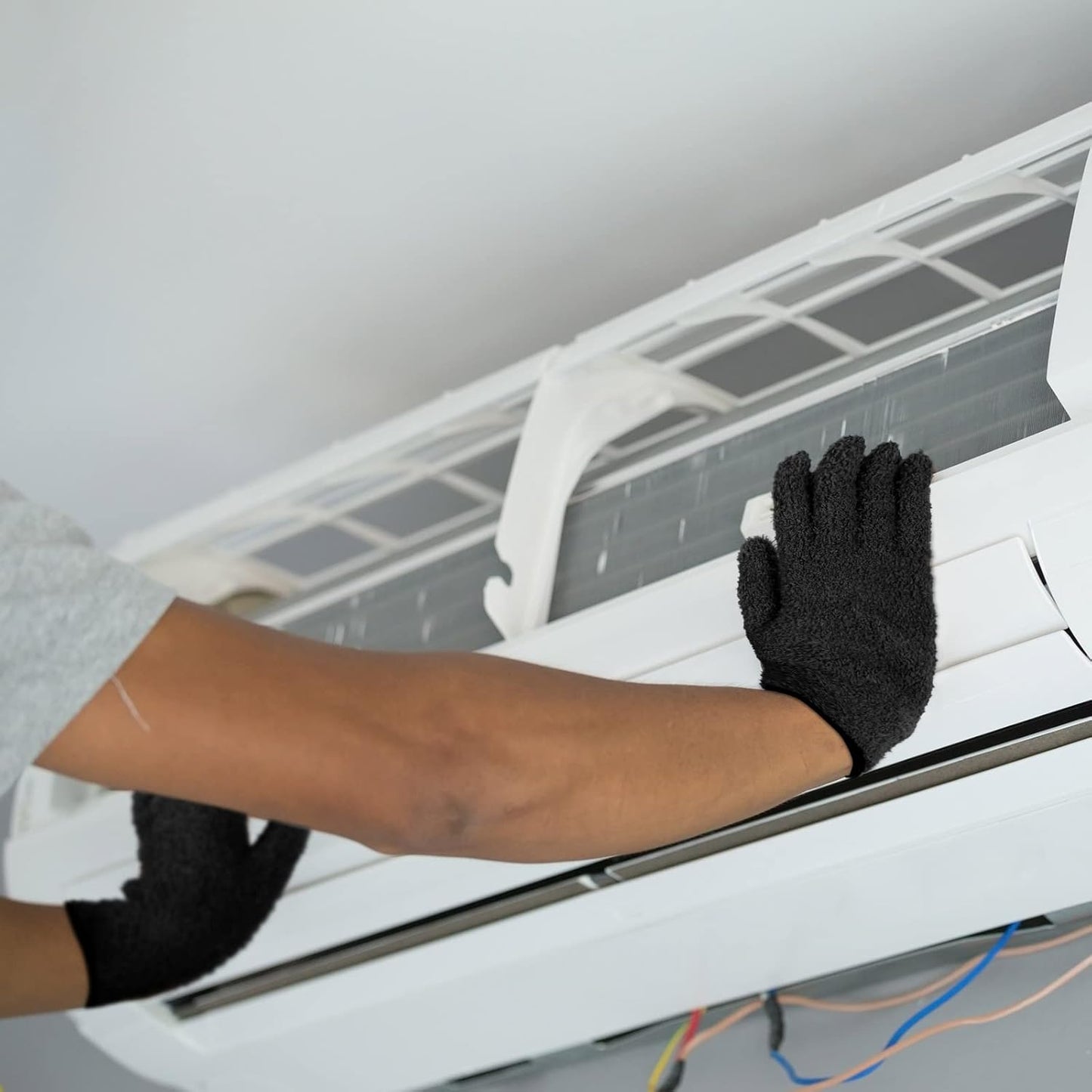 Patelai 3 Pairs Microfiber Plant Dusting Gloves Leaf Cleaning Gloves for Indoor Plants, Blinds, Furniture, House(Large,Black, White, Gray)