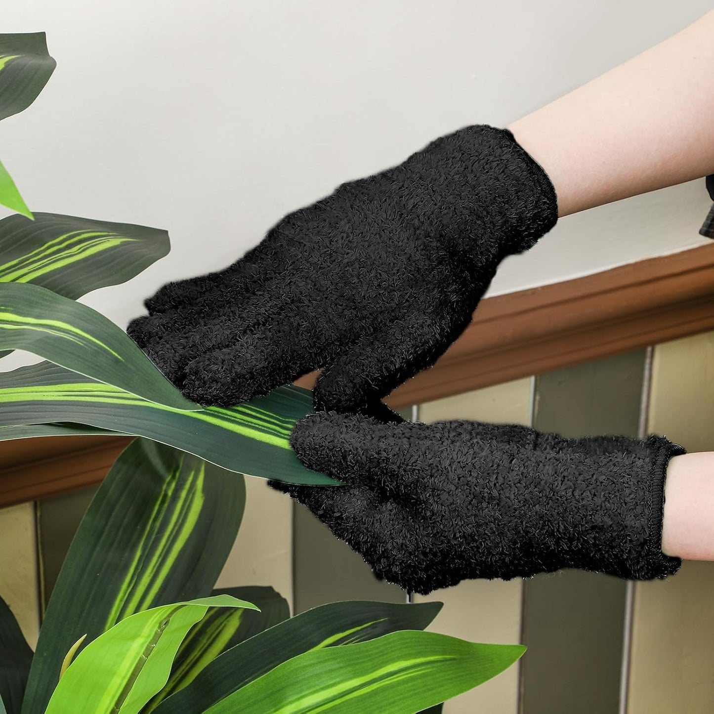 Patelai 3 Pairs Microfiber Plant Dusting Gloves Leaf Cleaning Gloves for Indoor Plants, Blinds, Furniture, House(Small,Black)