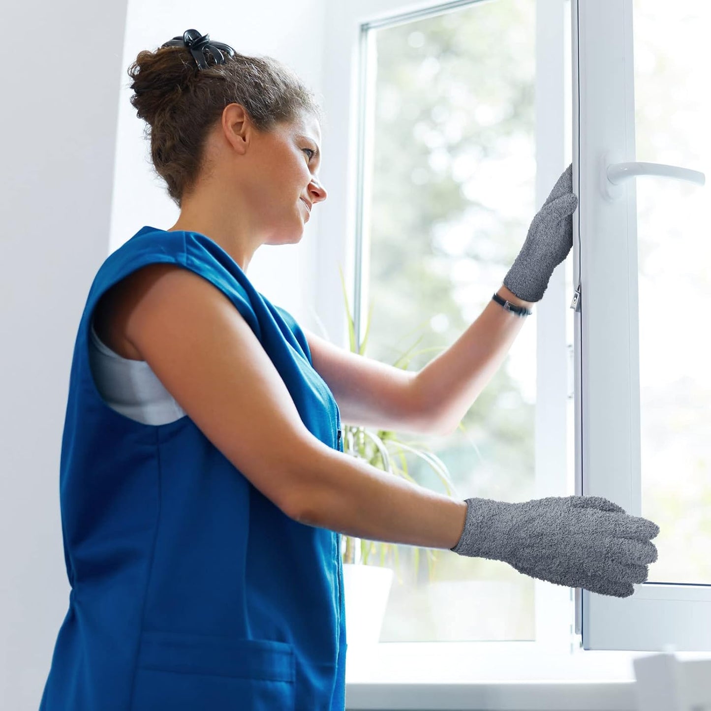 Patelai 3 Pairs Microfiber Plant Dusting Gloves Leaf Cleaning Gloves for Indoor Plants, Blinds, Furniture, House(Medium,Black, White, Gray)