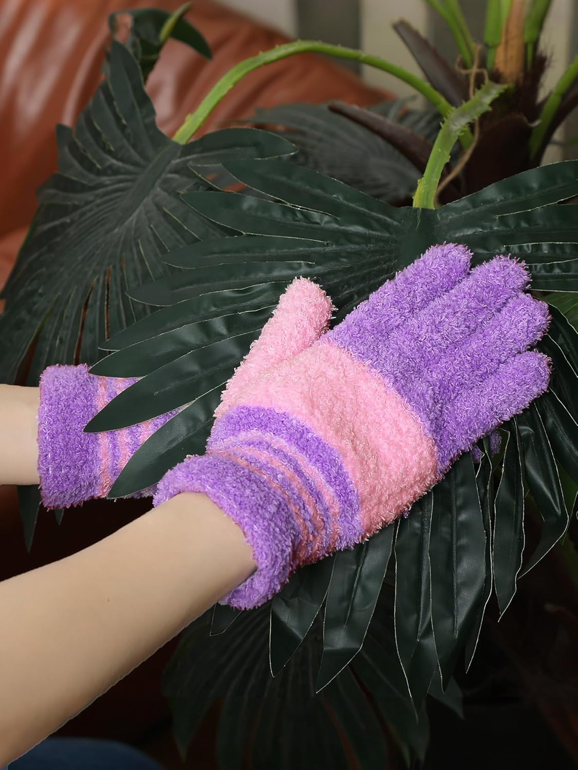 Patelai 3 Pairs Microfiber Plant Dusting Gloves Leaf Cleaning Gloves for Indoor Plants, Blinds, Furniture, House(Medium,White, Pink, Purple, Rose Red)